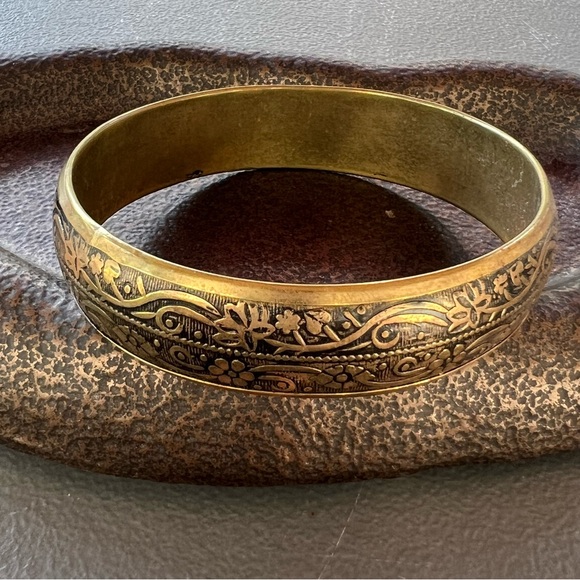 3/$15 Ornate Floral Design Brass Bangle Bracelet Smooth Interior wide gold - Picture 5 of 7